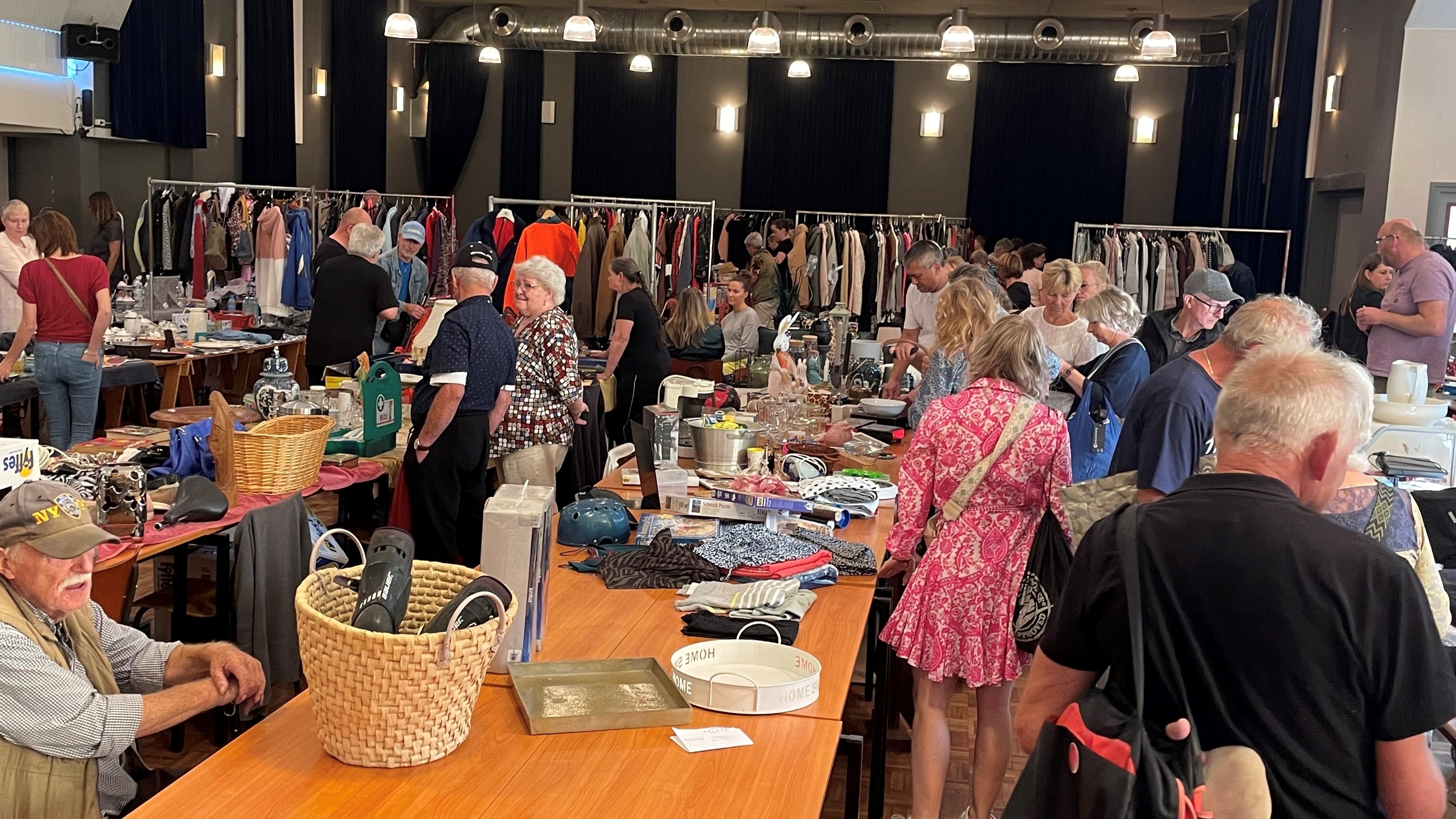 Rommelmarkt en tweedehandskleding